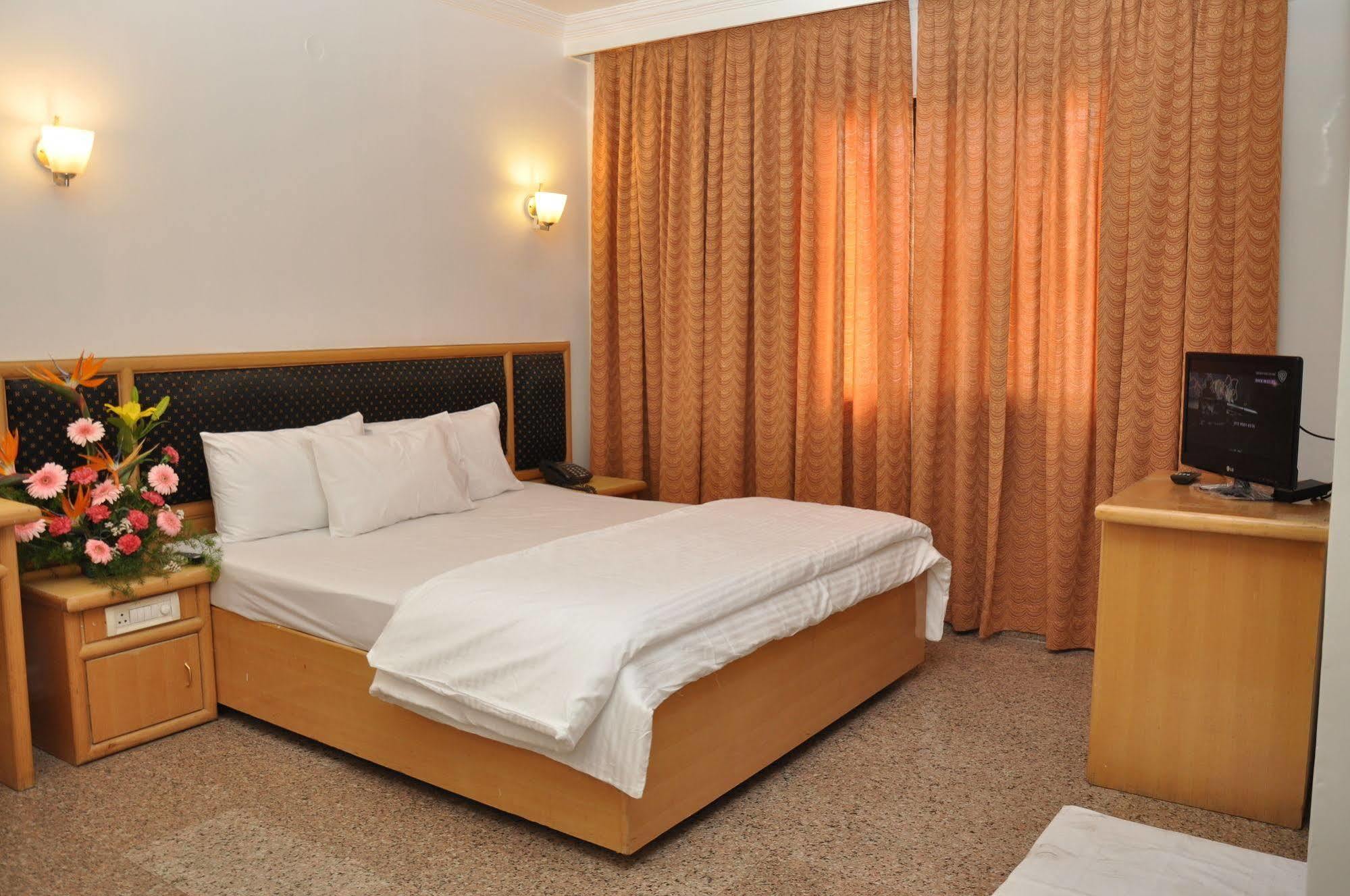 Oyo 539 Hotel Pearl Inn Bangalore Exterior photo